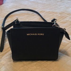 Micheal Kors cross body bag